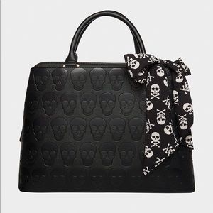 Betsey Johnson🖤🧡🖤 NWT Embossed Skull Handbag🧡🖤🧡